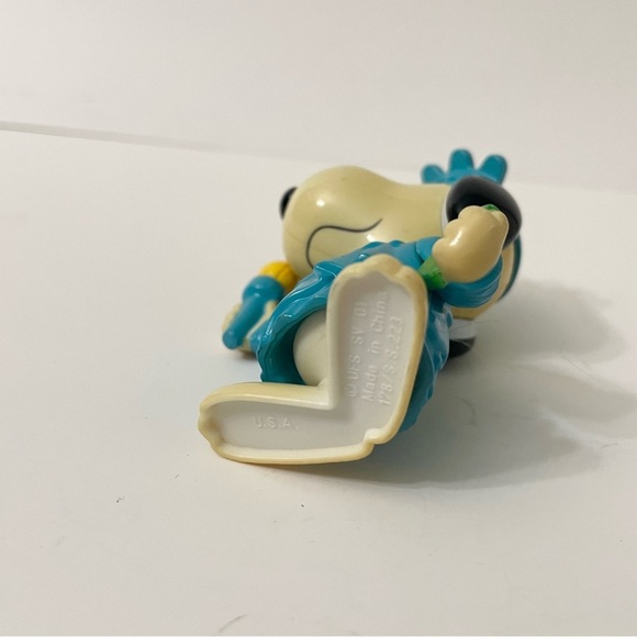 Vintage Snoopy World Tour USA Statue of Liberty Snoopy Figure - Picture 11 of 14